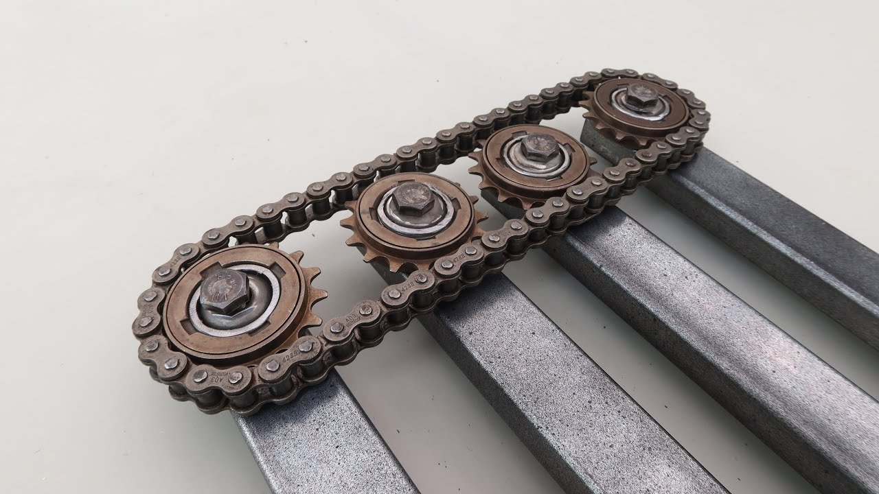 Самодельный рабочий стол автоподъемника из поврежденных деталей велосипеда для мастерской