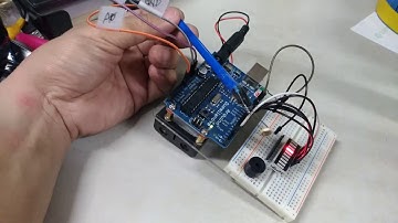 Arduino：利用光敏電阻 CdS 感應光線強弱控制 LED。