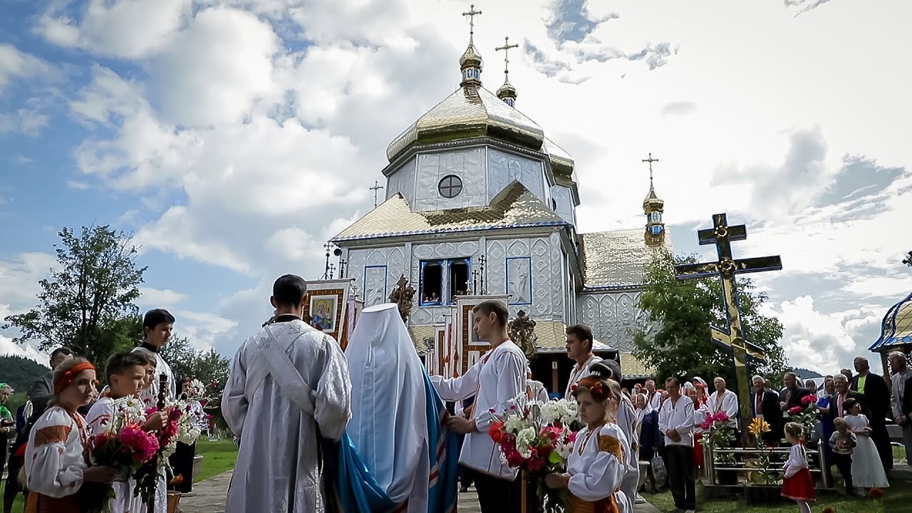 Храм Петра і Павла с.Космач(Богослужіння Митрополита Андрія)