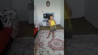 Dans Eden Küçük Kız