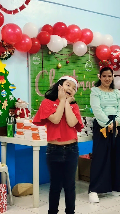 🌈Exchange Gift Dance! #shorts #exchangegift #christmasparty #christmas #dance #party #fun #friends