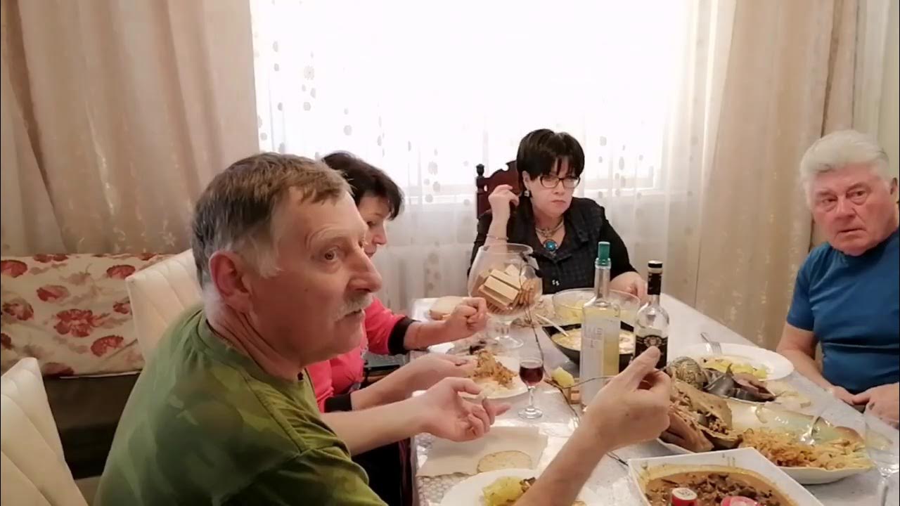 Обед на даче. Деревня завтрак еда. Семейное застолье. Деревенский обед. Село ужин.