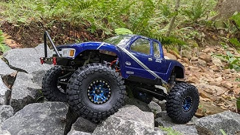 Axial SCX10 II Rock Crawler Build and Trail Run