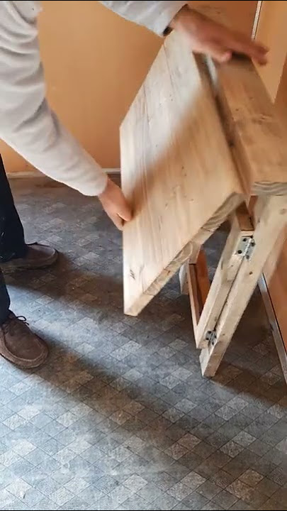 Folding table