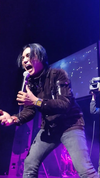 KEREN BANGET.. ST12 Reunion Singapore bawain lagu 