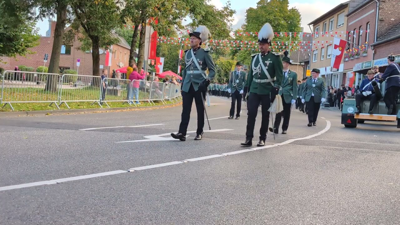 Schützenfest Allrath 2025 Abmarsch zur Gefallenenehrung