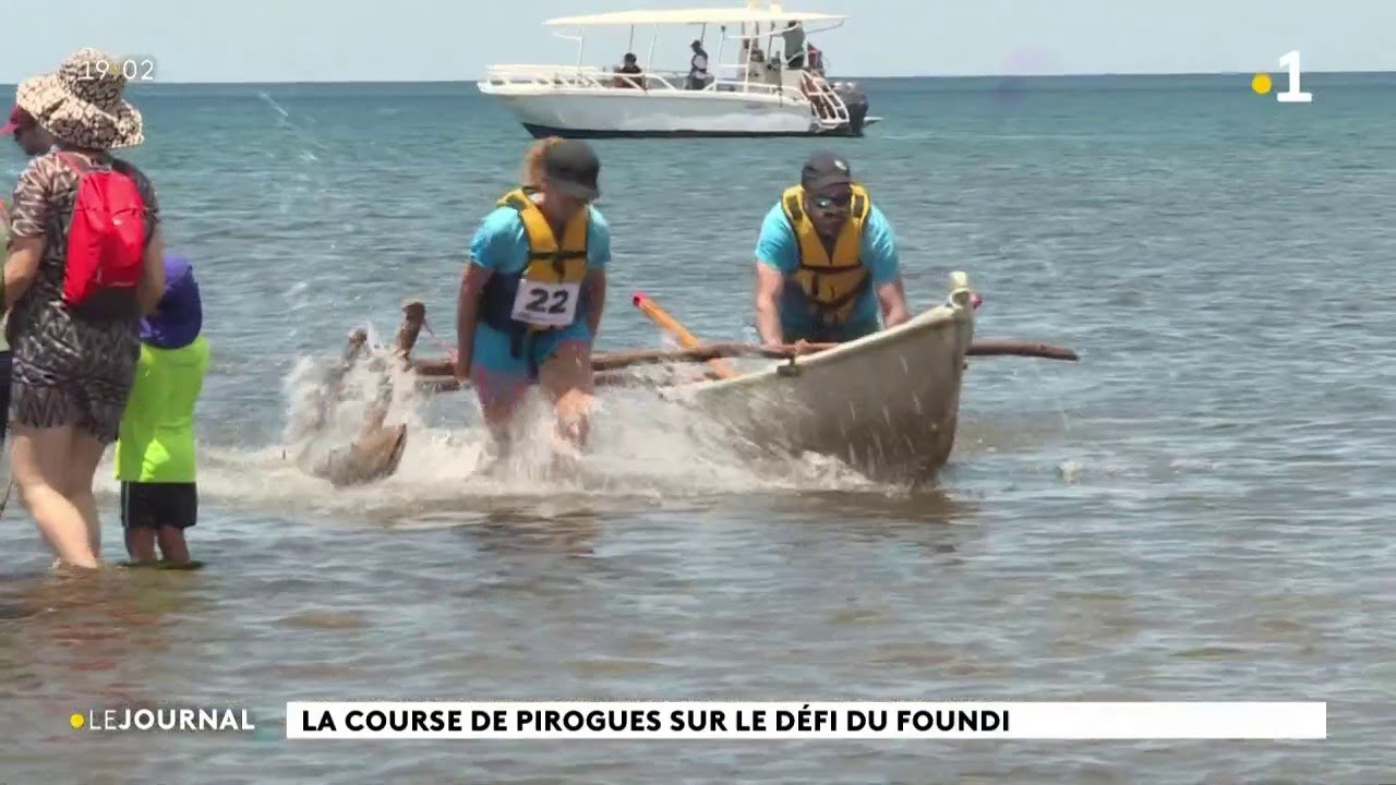 La course de pirogues sur le défi du foundi
