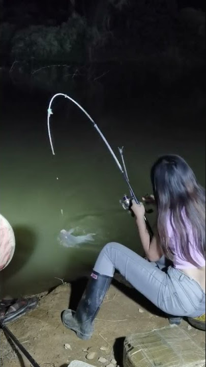 cewe jago mancing ikan malam malam #shorts