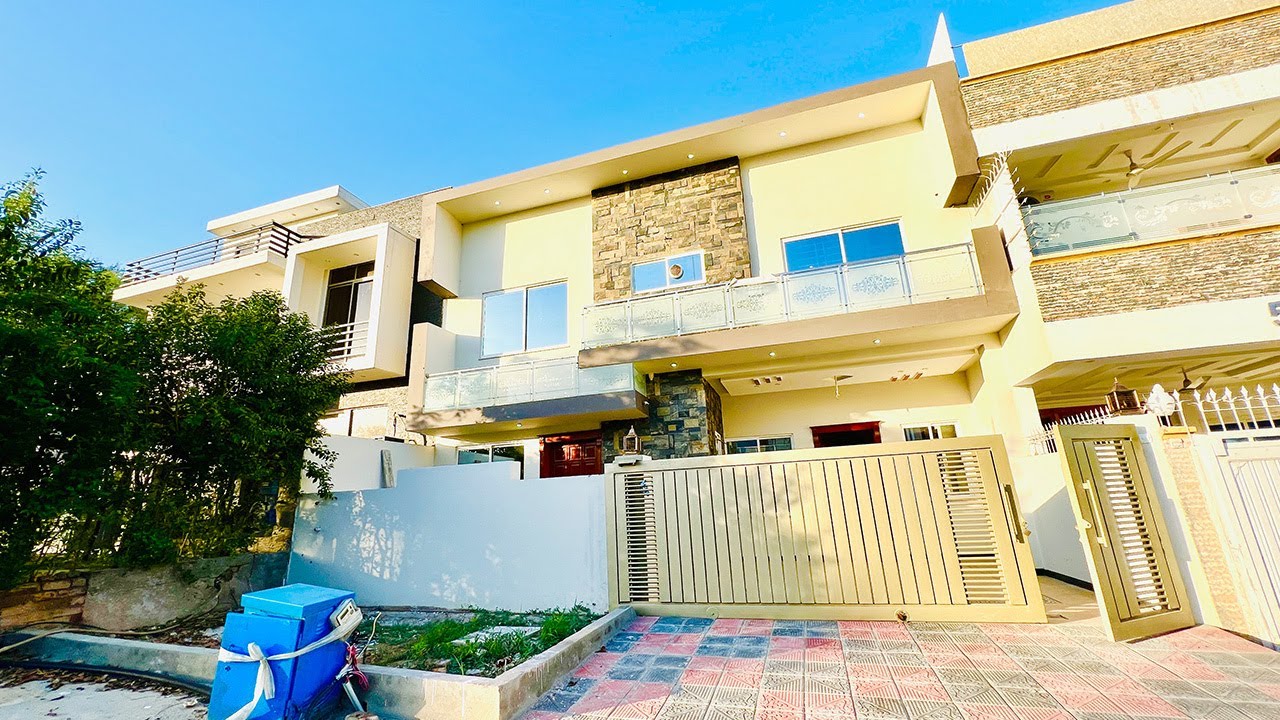 10 Marla House For Sale in Islamabad F15 Islamabad Beautiful House