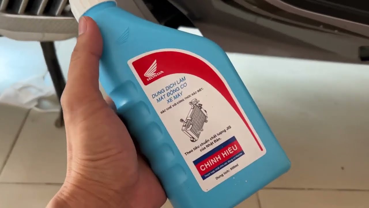 Cách kiểm tra, châm nước làm mát xe máy PCX (Coollant) - YouTube