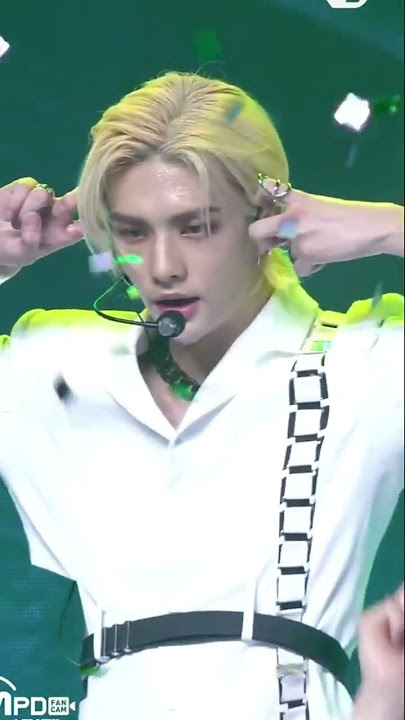 Felix immediately went down when he noticed he's blocking Hyunjin's ending fairy