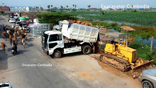 : New Project!! Bulldozer D31P KUMATSU & Truck 5T pushing soil to remove pond To create a warehouse