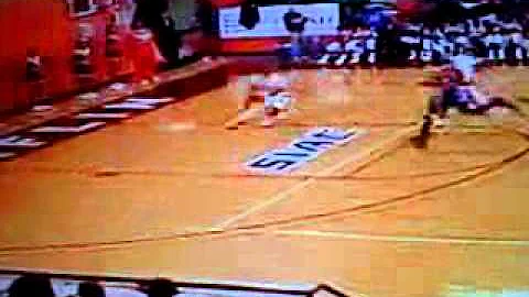 Eric Salley flies in with two hands
