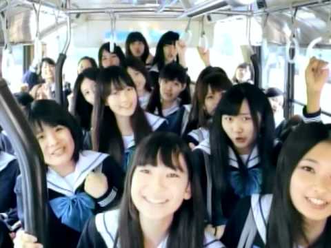 女子高生 なっちゃん Cm 桜庭ななみ ウィッキー サントリー なっちゃん Cm 歌う通学バス篇 ぐ っど 女子高生 Cm Bb Navi