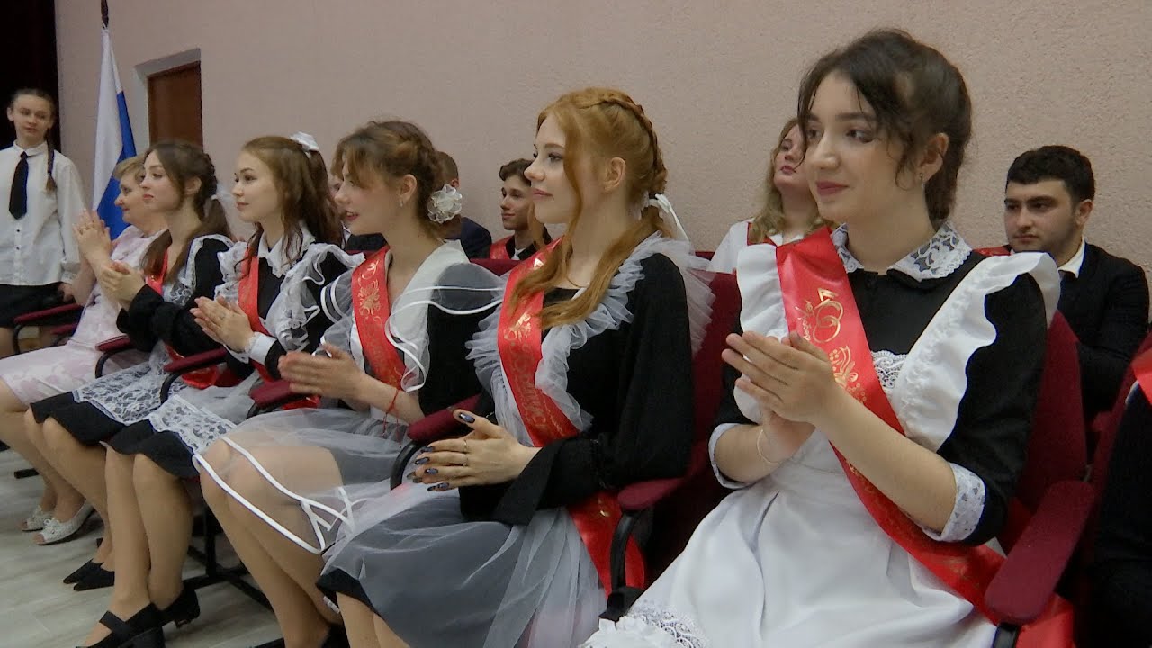 В школе №54 прозвенел последний звонок