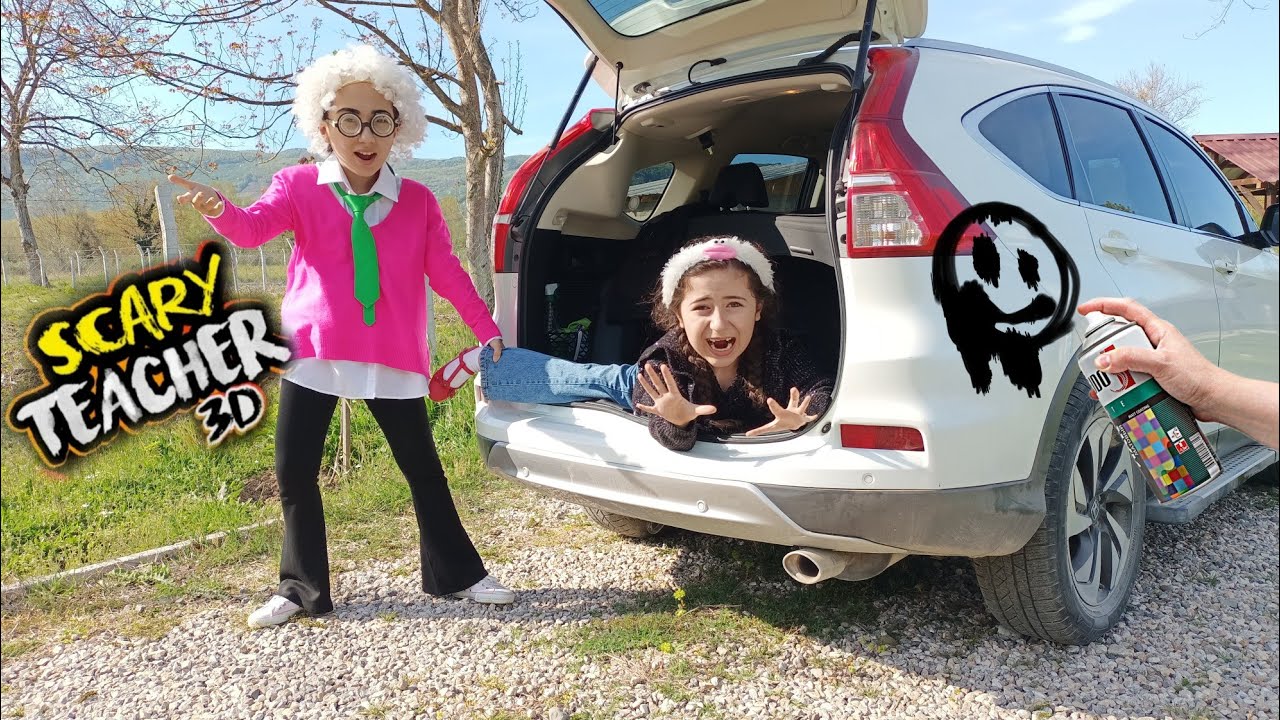 ESMA ŞAKA YAPTI SCARY TEACHERIN ARABASINI BOYADI ÇILDIRDI ماما جابت بيبي - جنى مقداد | طيور الجنة