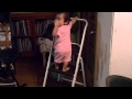 脚立によじ登って上機嫌な赤ちゃん-1歳0ヶ月 A good mood baby climbing up a stepladder