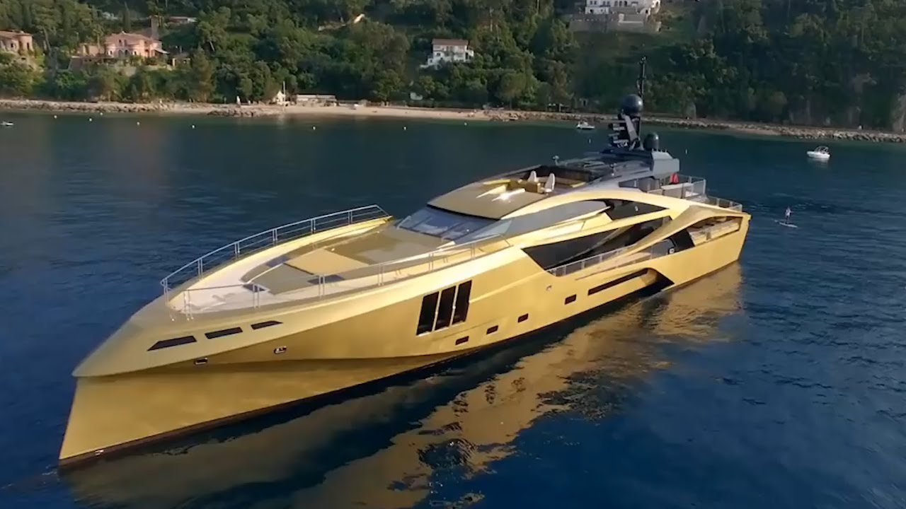 yacht tutto d'oro