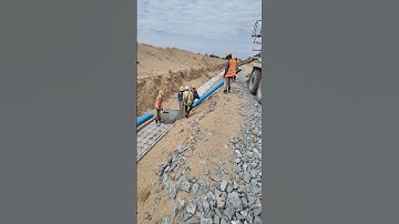 Technical casting lean concrete of drainage with concrete truck