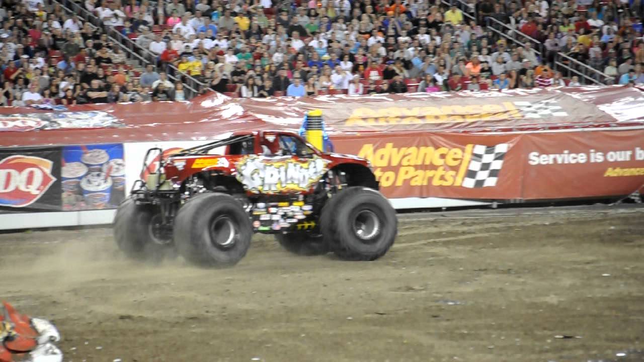 Monster Jam 2/4/2012 (Advance Auto Parts Grinder goes NUTS!!!!) YouTube