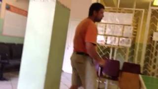 Изкар Играем В Теннис.