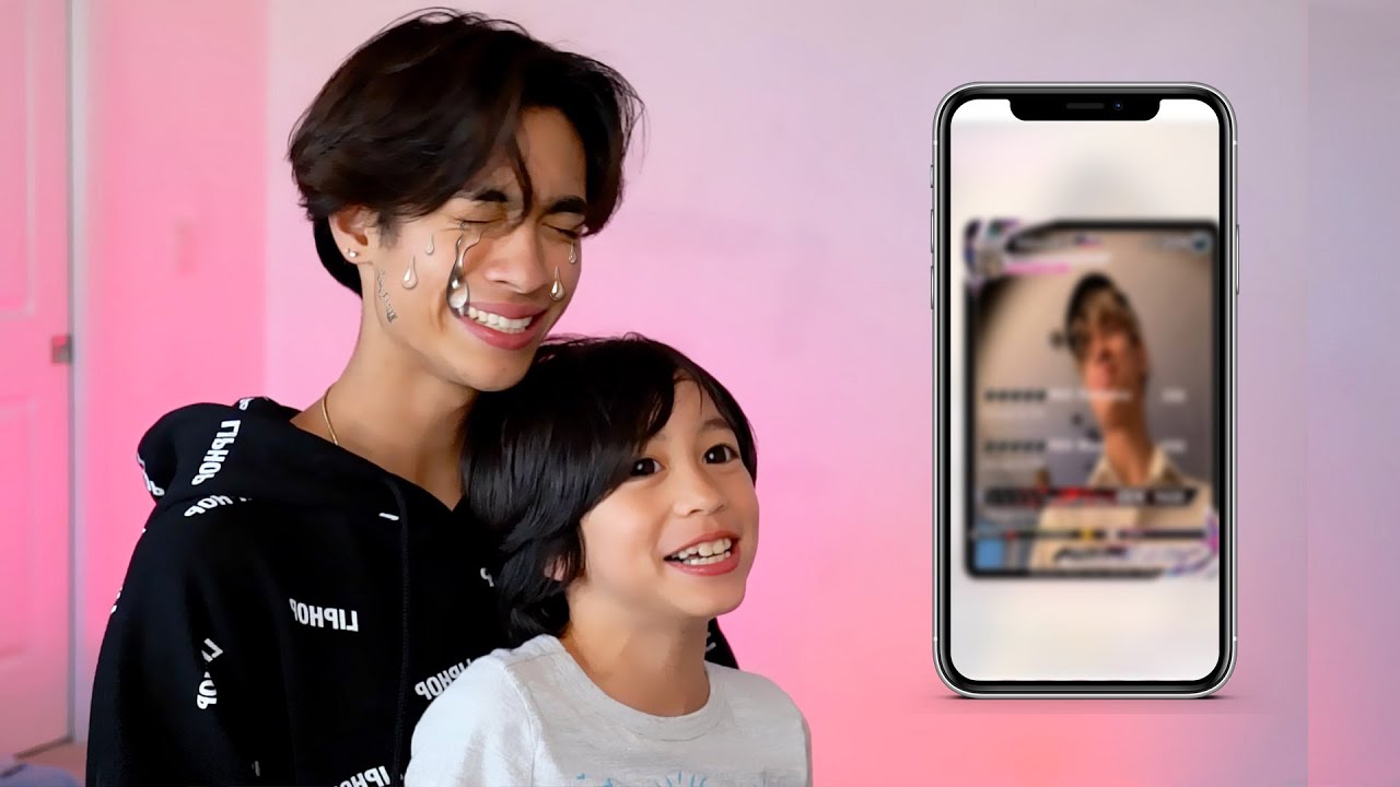 LITTLE BROTHER GOES THROUGH MY PHONE!!