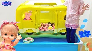 メルちゃん プールでバスごっこ ペッパピッグ ぽぽちゃん / Giant Inflatable Peppa Pig Family Camper Van In The Pool