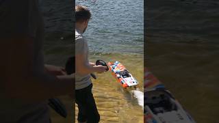 Traxxas M41 boat ripping on the lake