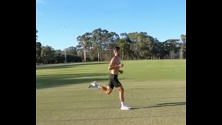 perfect running form of Ben Chamberlain (64 min Half Marathoner)