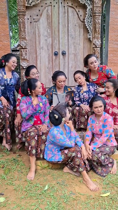 Repost. @Tinukmts #perempuanberkebayajogja #wulenpari