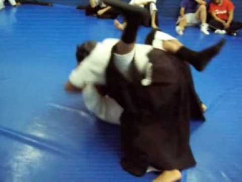 Initiation Aikido Combat - YouTube