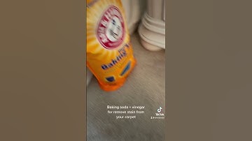 Remove stain from carpet with baking soda and vinegar