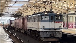 国鉄EF65形2000番台2085号機(赤プレート・JR貨物色)+コキ19B(両)が越谷レイクタウン駅を通過するシーン(1091レ・新A57・コンテナ輸送)2021.11.23