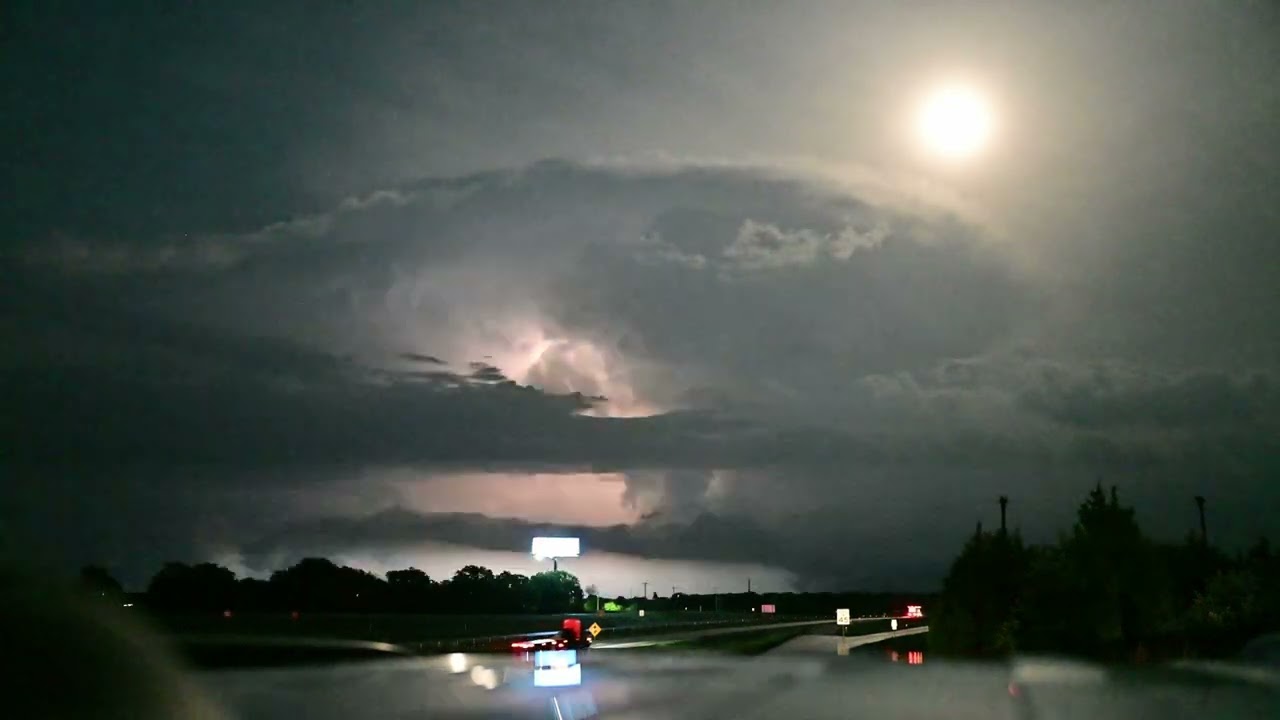 Supercellule très électrique, le soir du 4 mai 2023 dans le Texas.