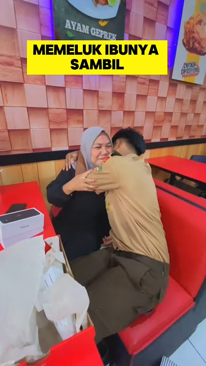 momen haru ketika ibu kasih surprise hp baru untuk anaknya ‼️ #surprise #hp #ibu #nangis #haru