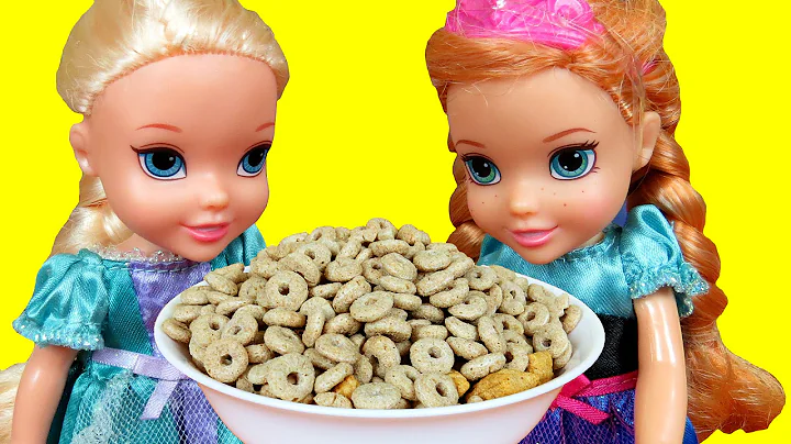 BREAKFAST !  ELSA & ANNA toddlers at RESTAURANT St...