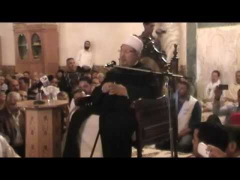 القرضاوي يلقي خطبة الجمعة في مسجد عقبة بن نافع 4 5 2012 ج1