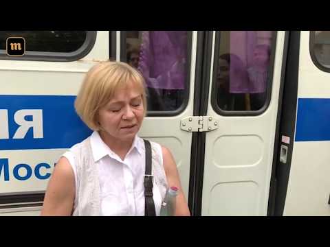 Мать у автозака - Мать у автозака