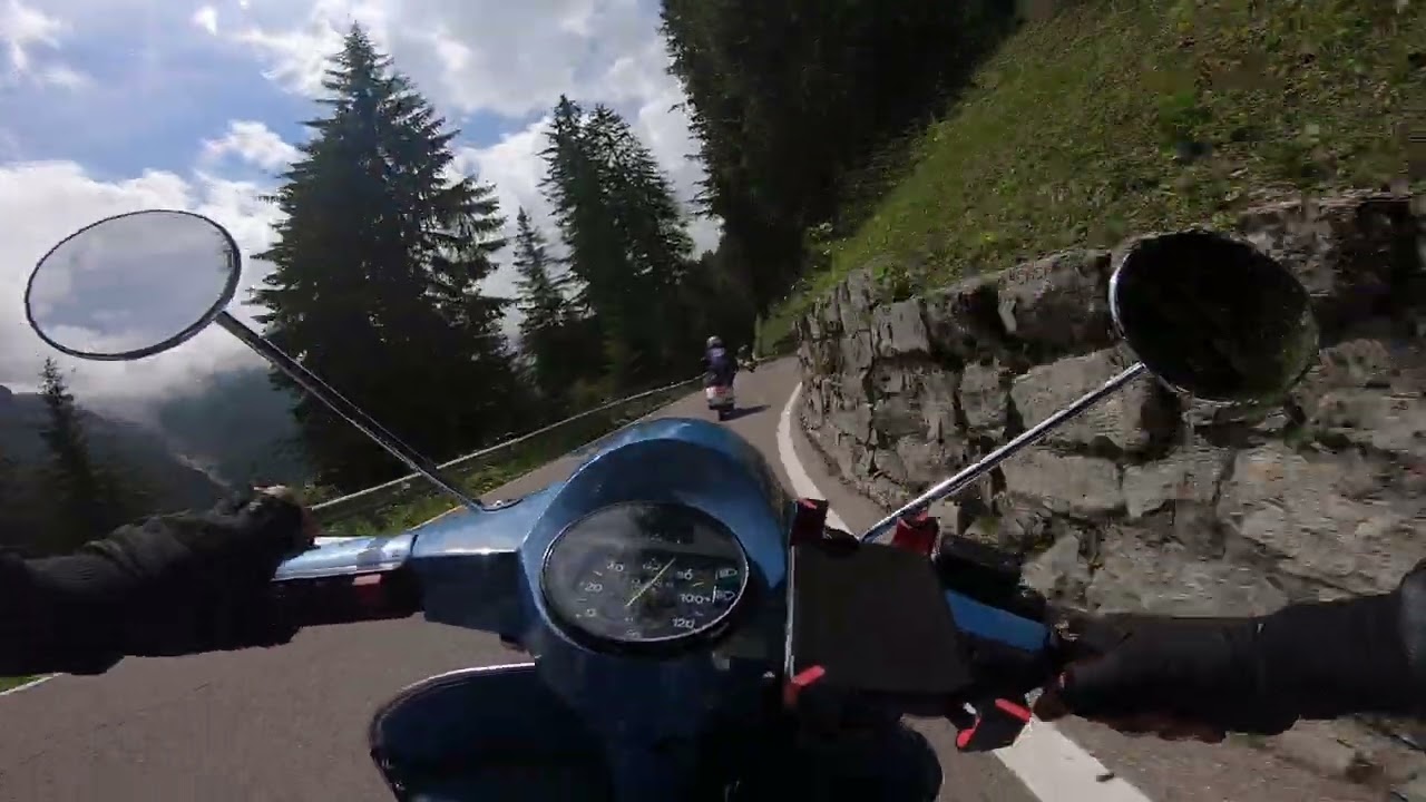 Vespa PX contro Vespa Faro basso contro Rally 200 salita dello Stelvio