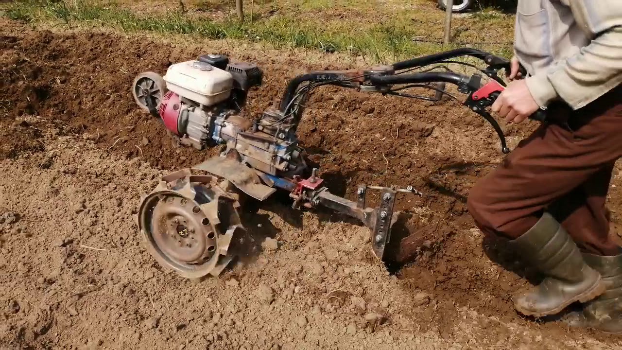 Kaba toprakta demir tekerin tutunuşu