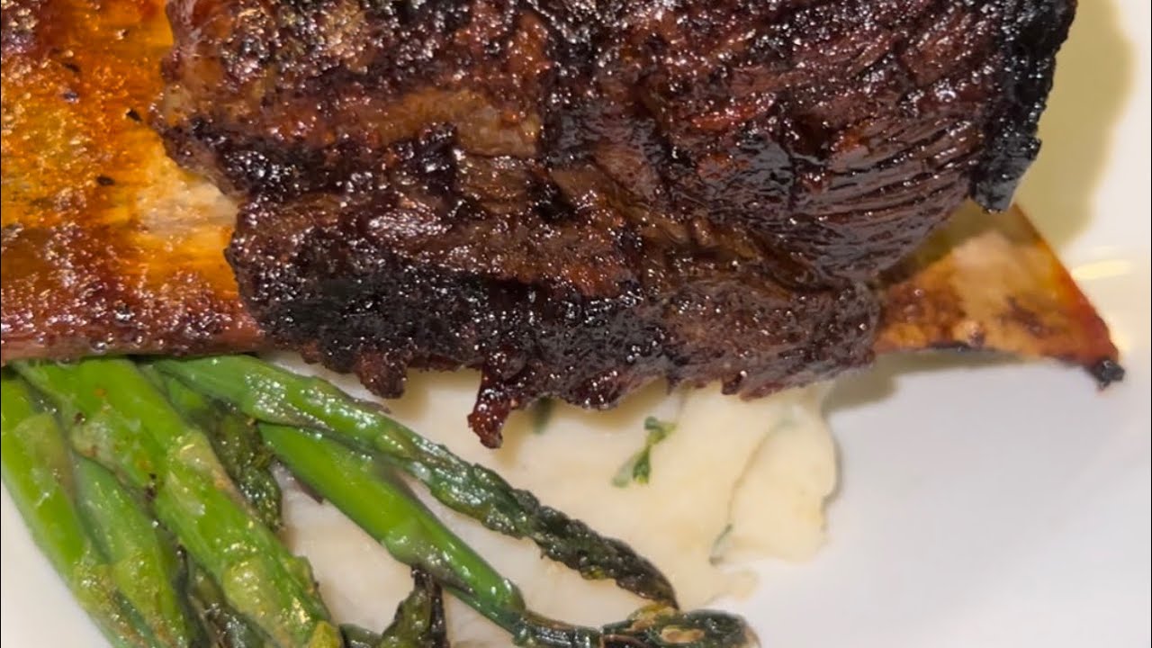 Broiled Beef Short Ribs w/mash garlic potatoes & Asparagus on the side ...