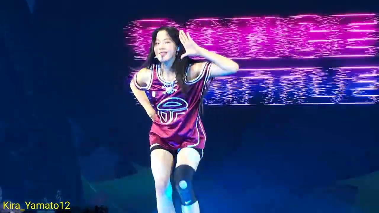 NewJeans - Dance Battle and Hype Boy in Bunnies Camp First Fan Meeting (07/01/23).