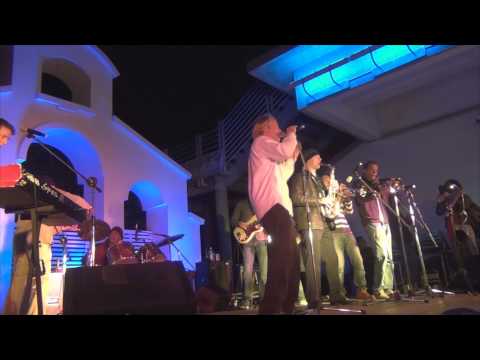 The Combobulators Shake a Tail Feather.wmv