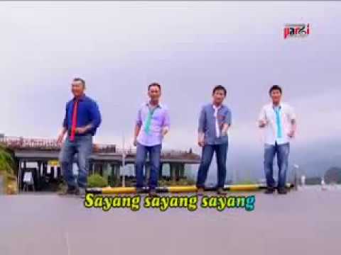 SAYANG SAYANG - lagu beragam bahasa, 4 Pria Batak berjoged.. harharma...hahaha
