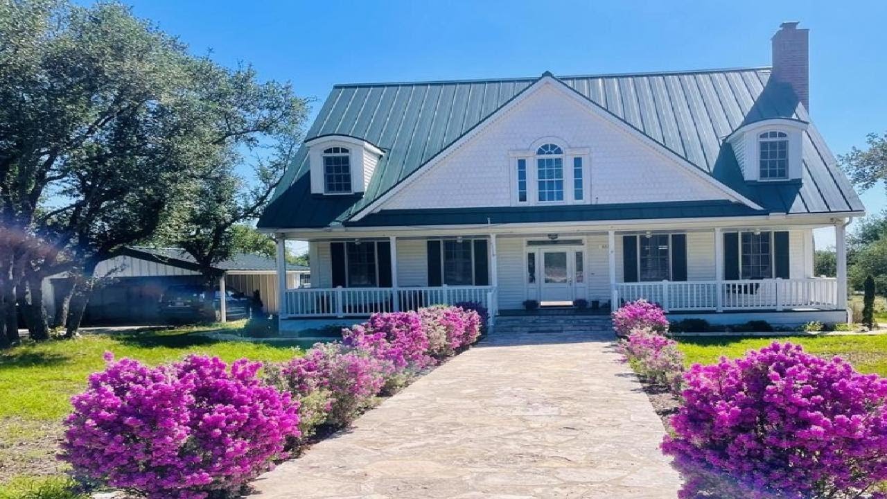 102 NW Broken Spur, Mountain Home, TX Presented by Janelle Peralt