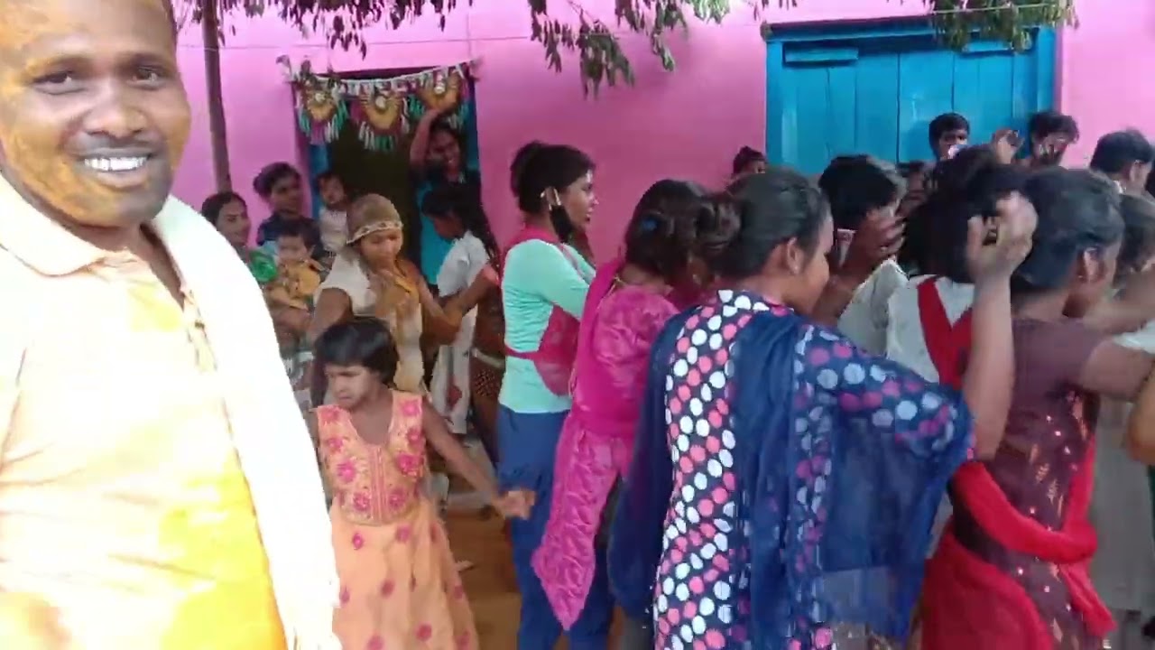 हमारे यहाँ सादी का डांस 