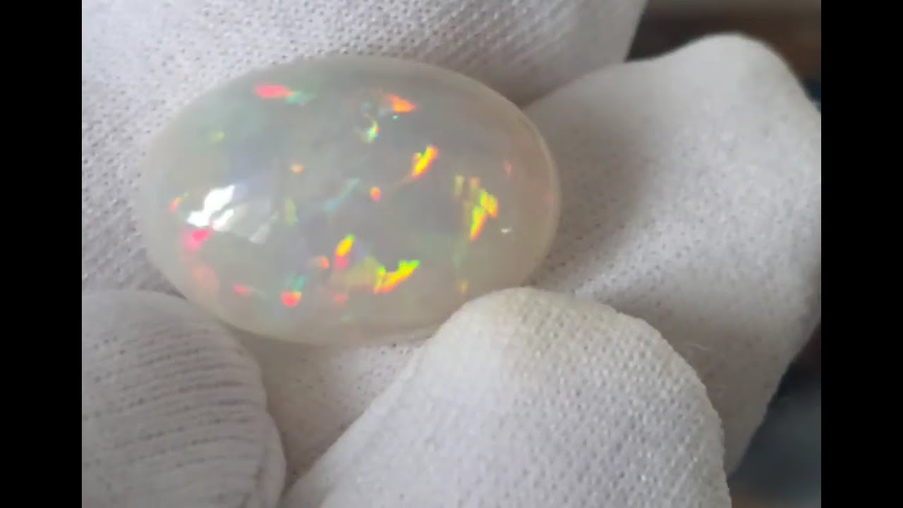 Ефіопський опал кабашон 12.5 Cts  20 х 14 мм