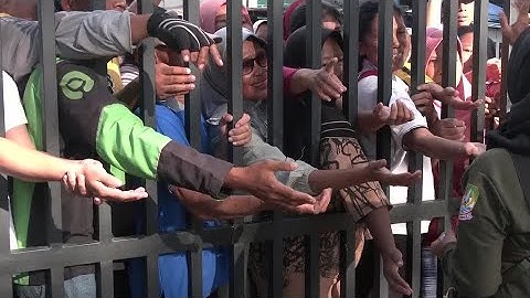 As prices soar, Indonesians scramble for rice | REUTERS