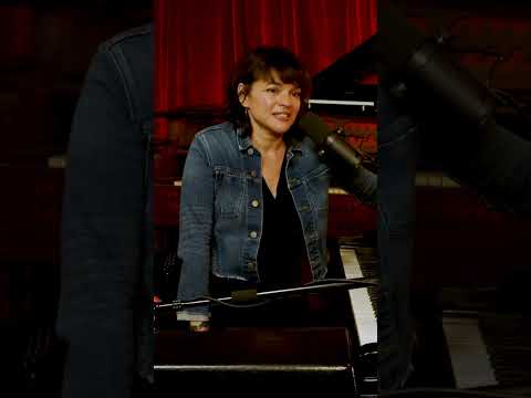 The best time chatting with Norah about the kids on the road 🧡 #norahjones #motherhood #10yearslater