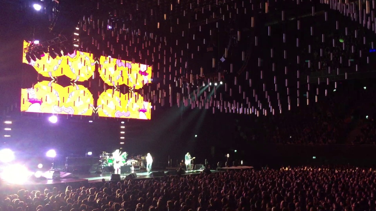 Red Hot Chili Peppers Give It Away Amsterdam 9 november 2016 YouTube Red Hot Chili Peppers Give It Away Amsterdam 9 november 2016 YouTube